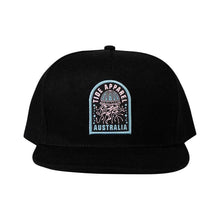 Load image into Gallery viewer, Tide Apparel Men's Float Snapback Cap featuring jellyfish embroidery in black, ideal for outdoor adventures.